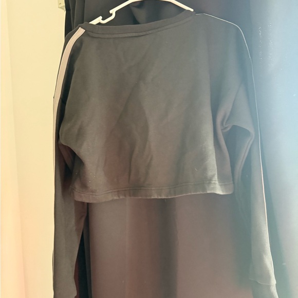 Gymshark Cropped Sweatshirt - Picture 4 of 4